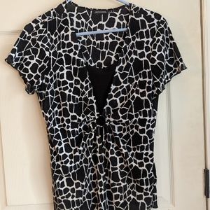 Short-sleeved animal print top